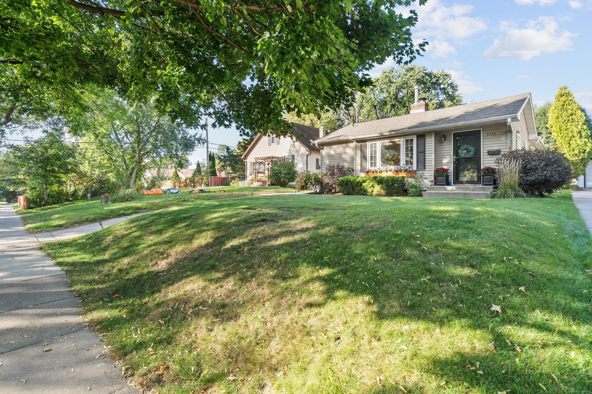 3732 Quebec Avenue S