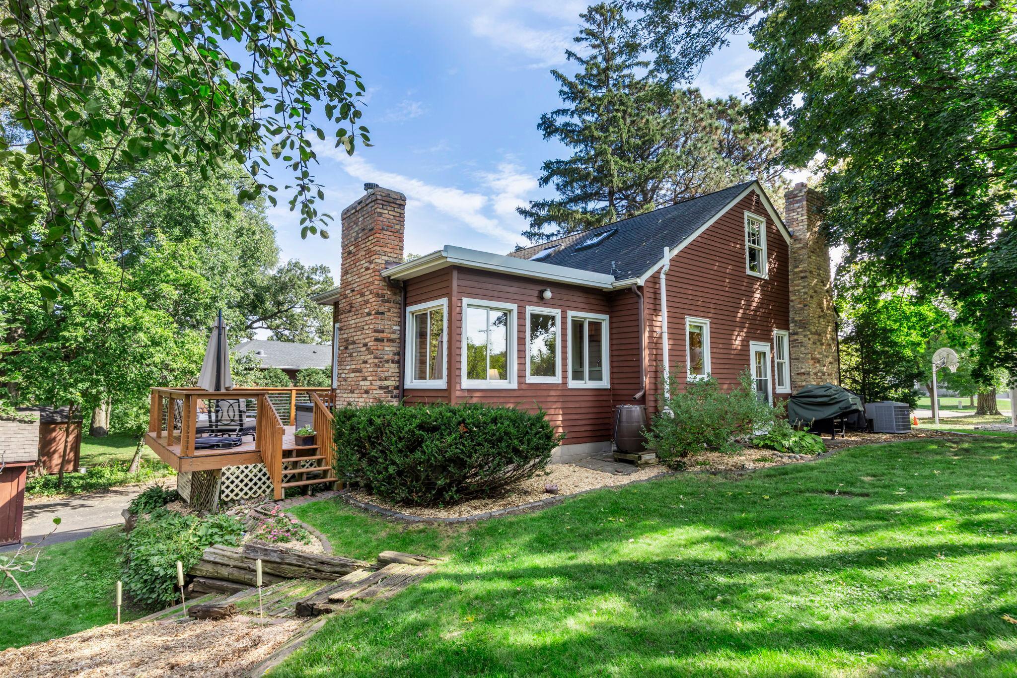 2932 Ensign Avenue S