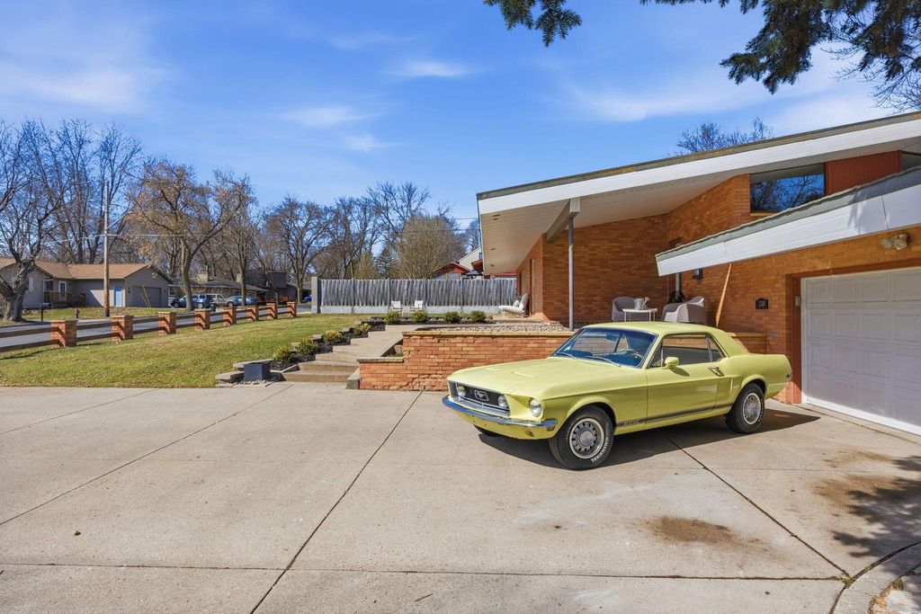 Photo of 130 Fairlawn Avenue E, Winsted, MN 55395 (MLS # 7041356)