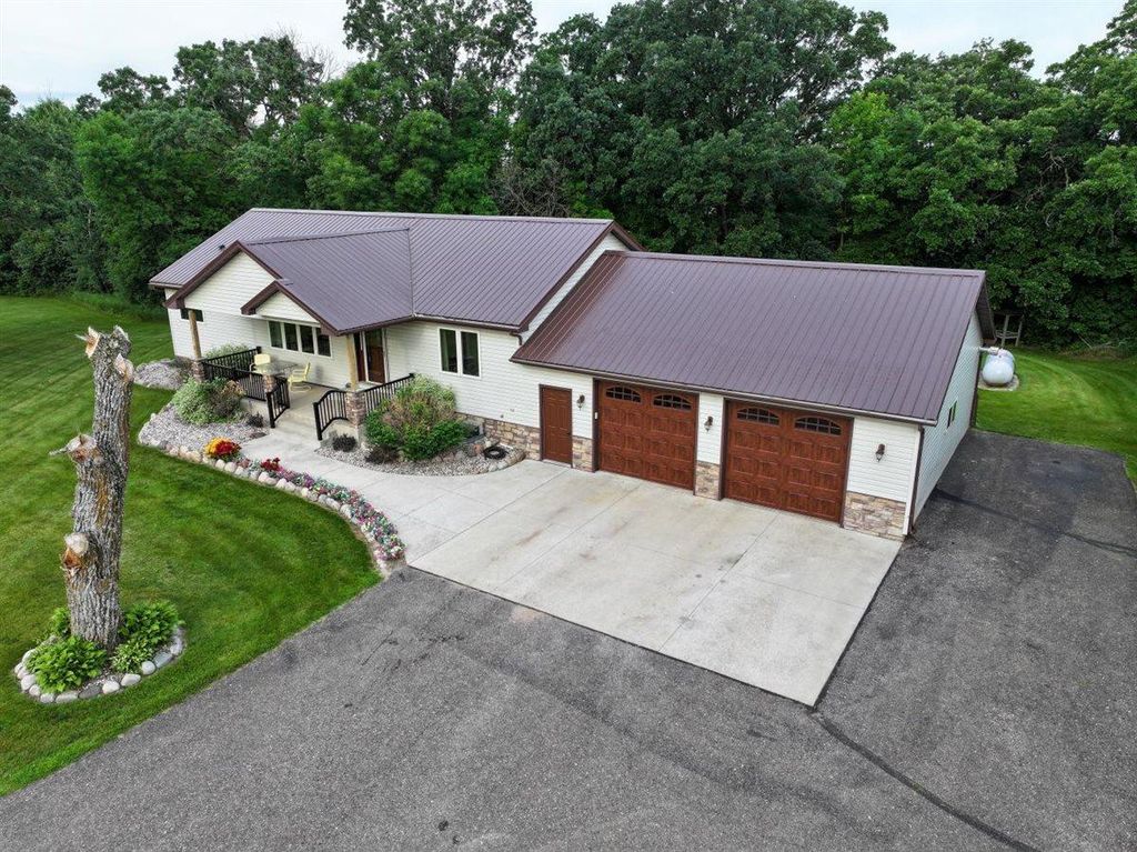 Photo of 4700 Rural Oaks Drive SE, Alexandria, MN 56308 (MLS # 7098989)