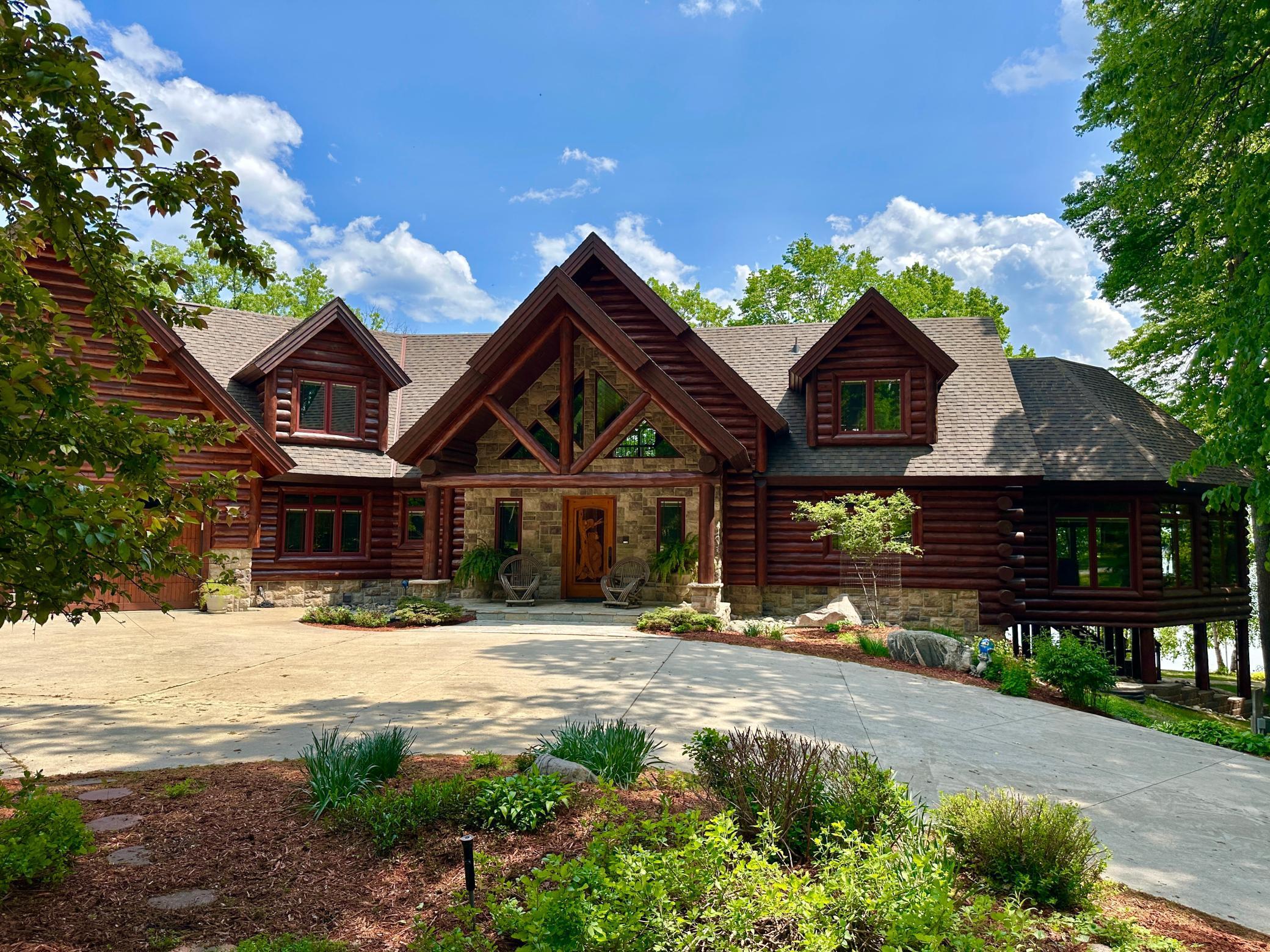 4505 Pine Point Circle NW