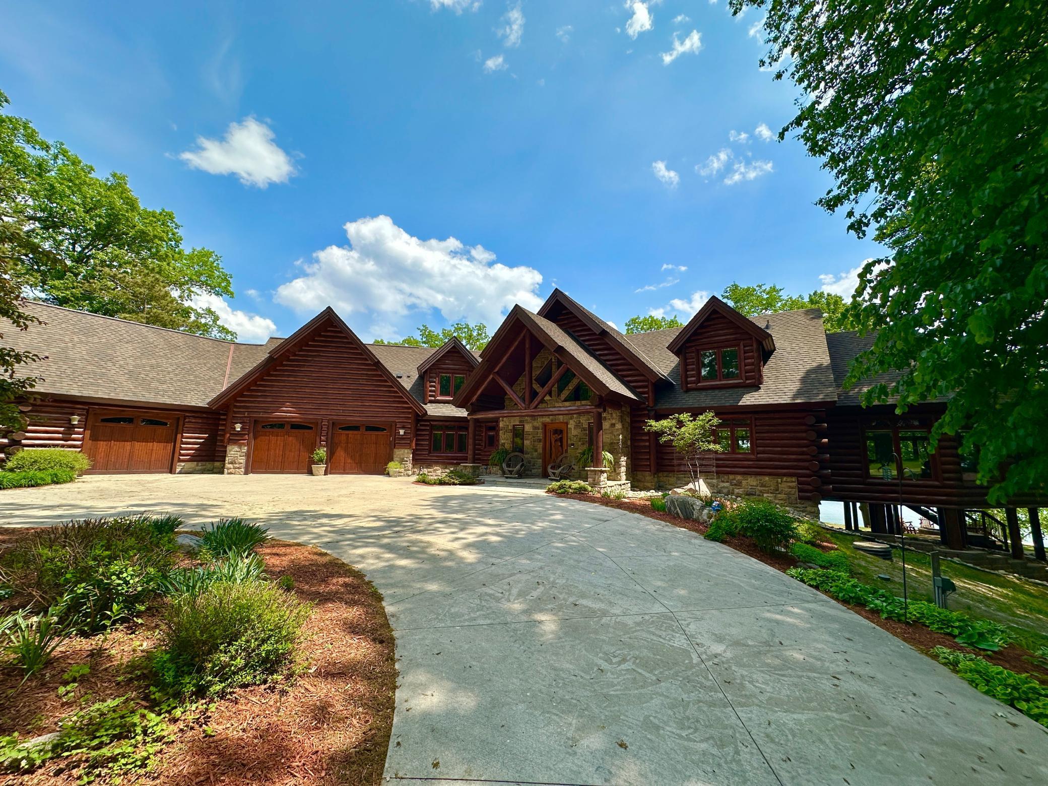 4505 Pine Point Circle NW