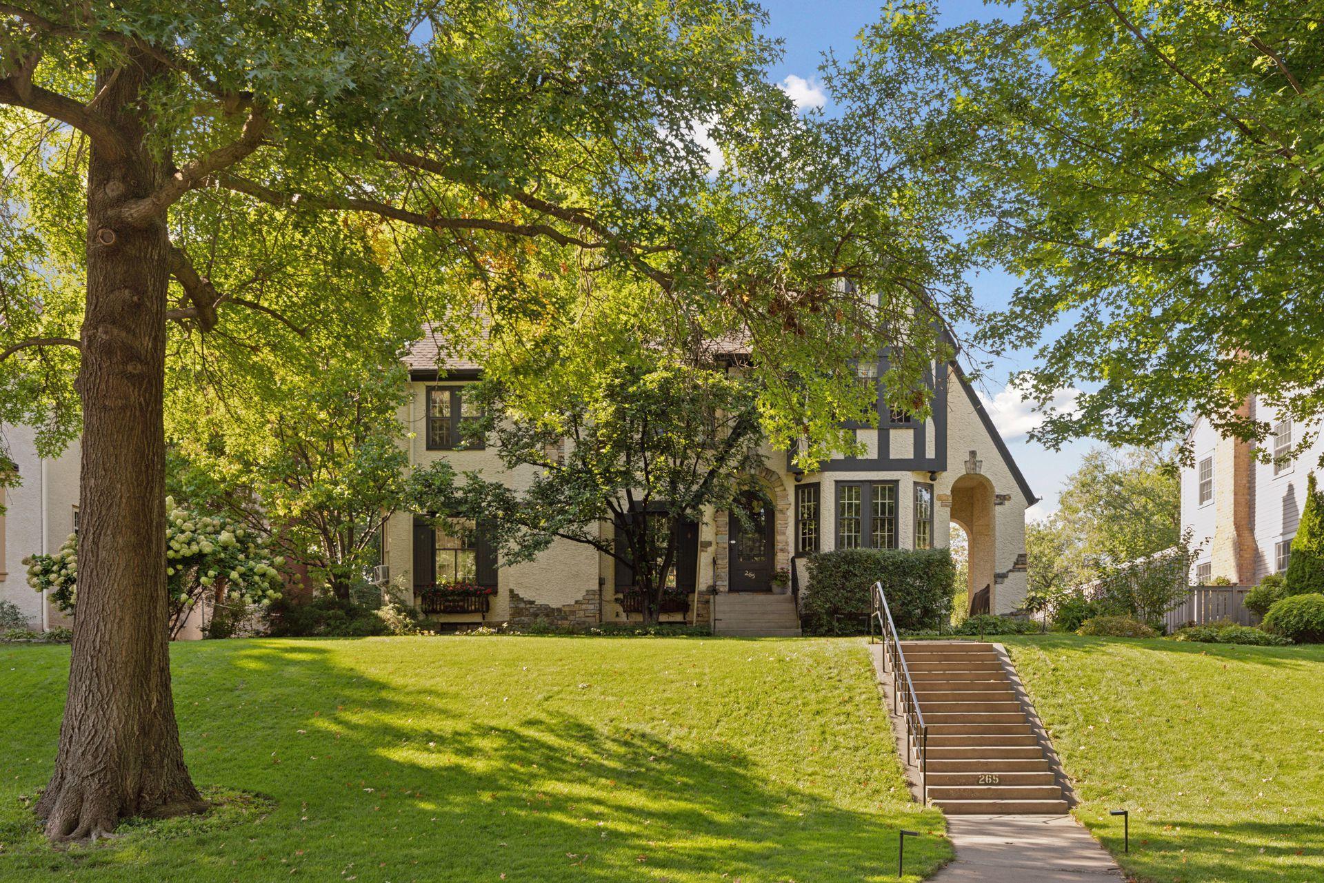 265 Mount Curve Boulevard