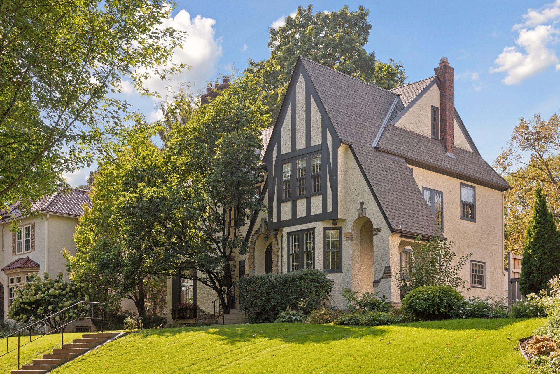 265 Mount Curve Boulevard