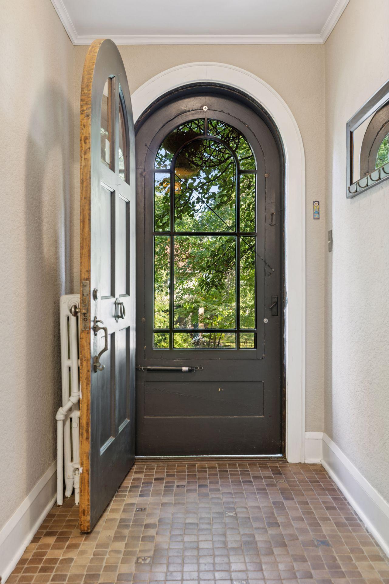 265 Mount Curve Boulevard