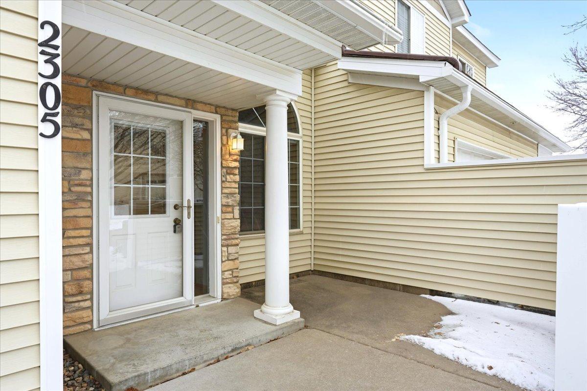 2305 Rosemary Curve
