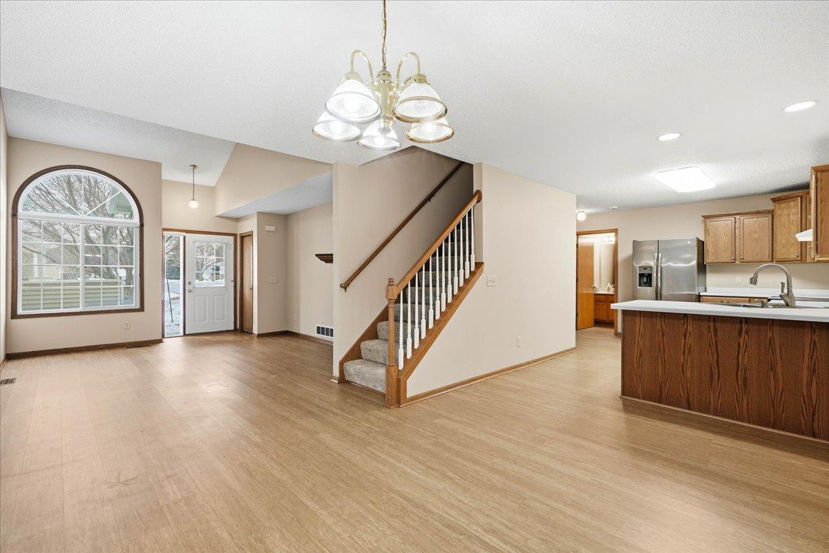 2305 Rosemary Curve