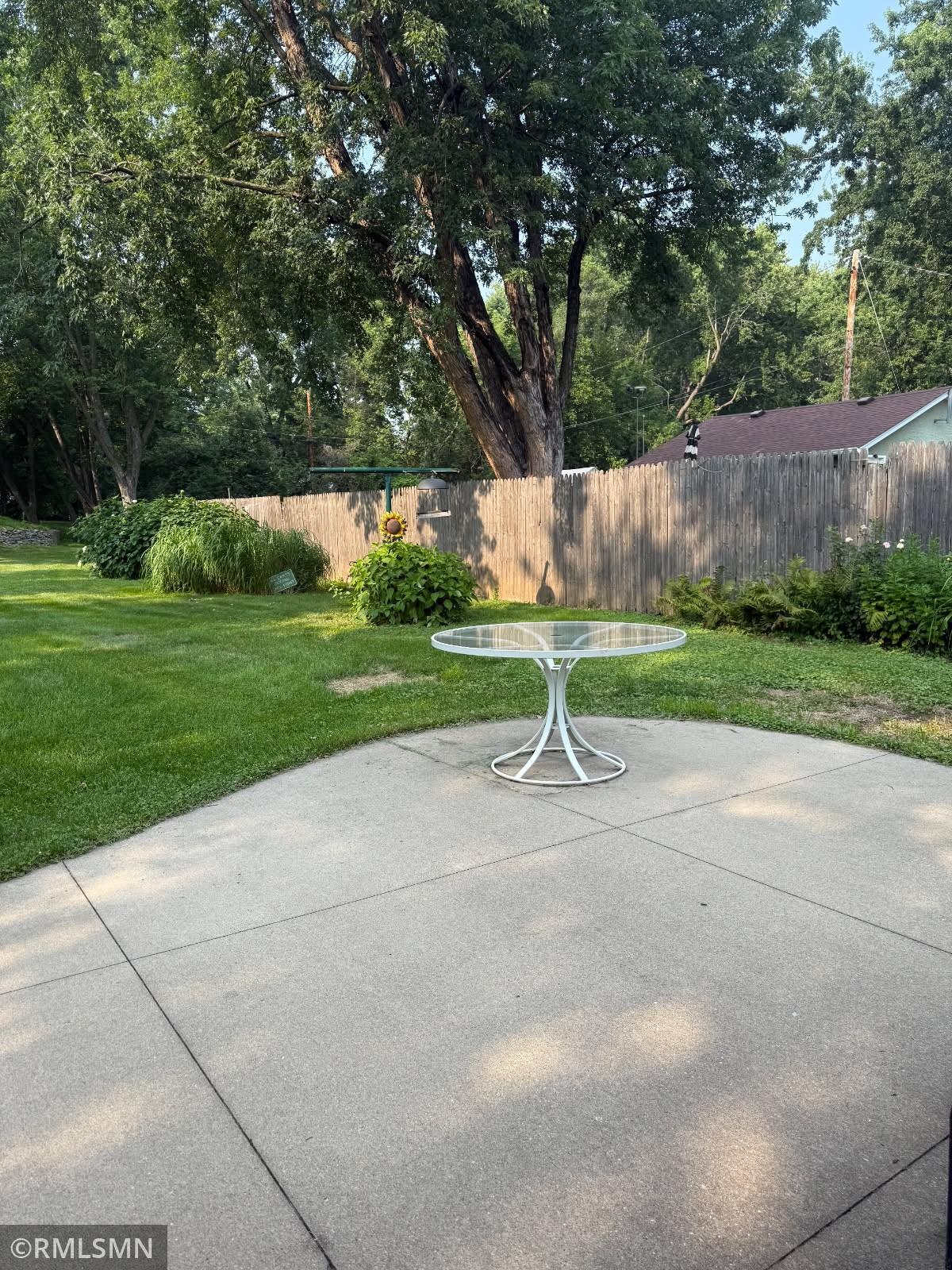 2061 Arlington Avenue E