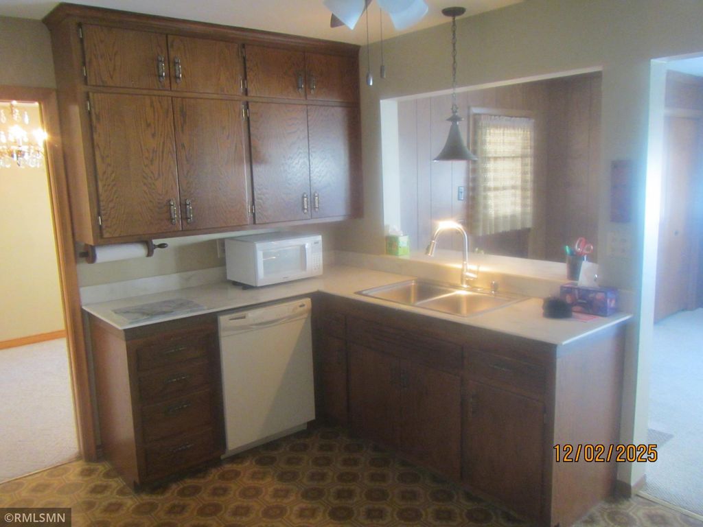 Photo of 2061 Arlington Avenue E, Saint Paul, MN 55119 (MLS # 6822937)