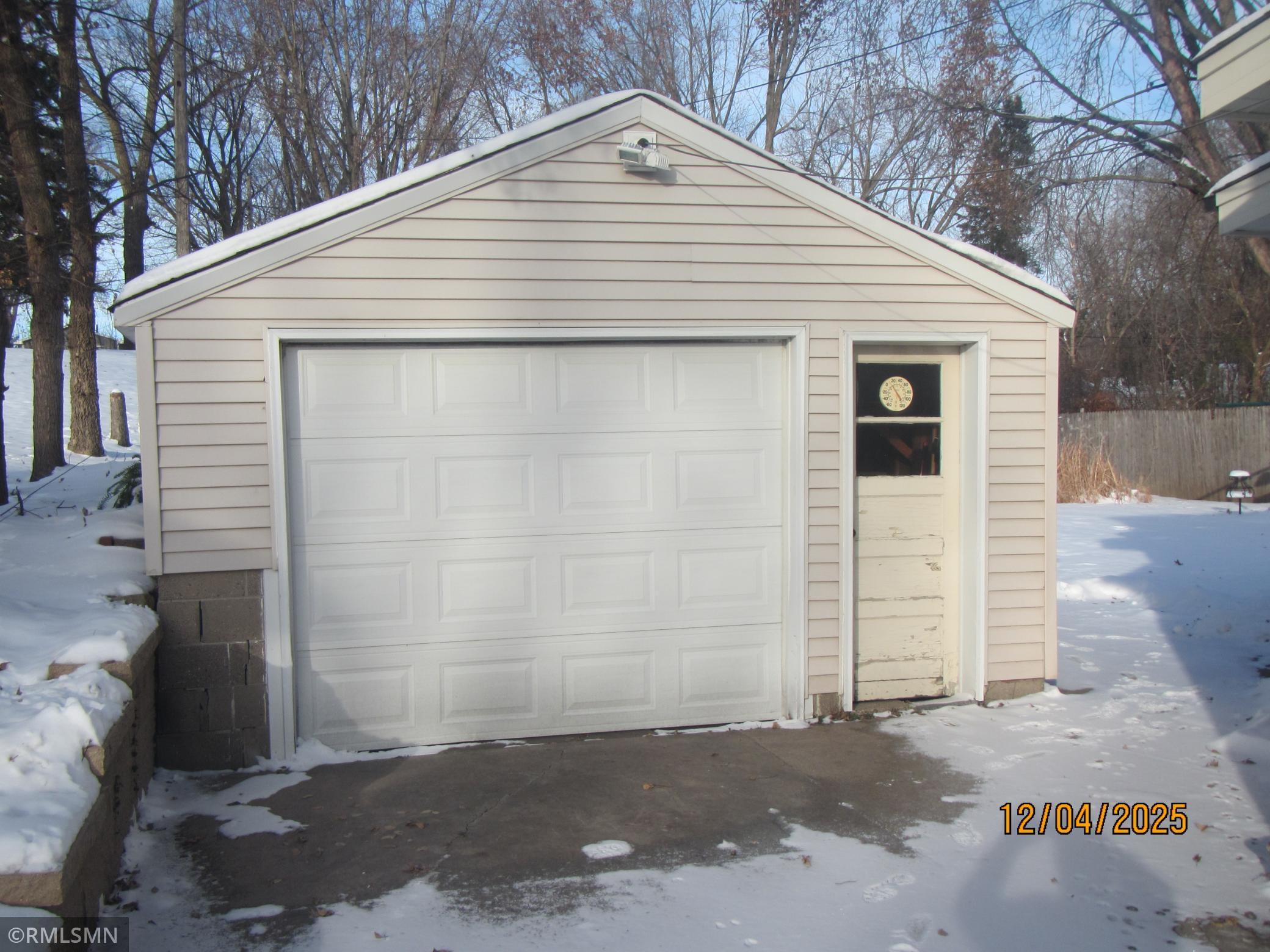 2061 Arlington Avenue E