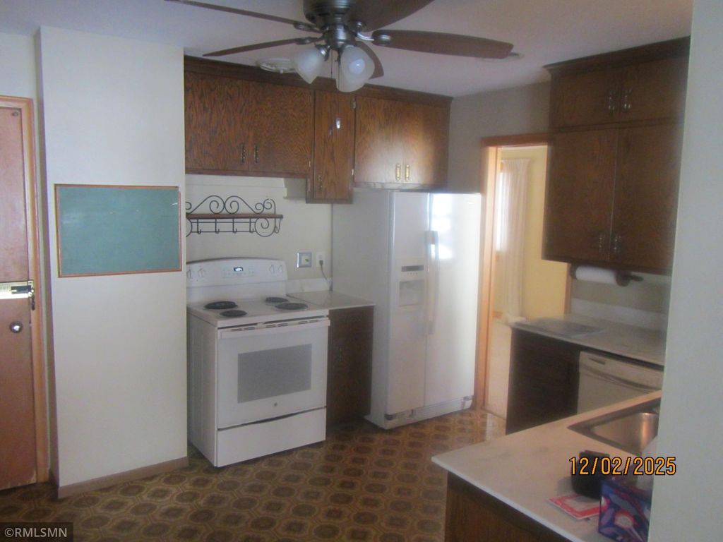 Photo of 2061 Arlington Avenue E, Saint Paul, MN 55119 (MLS # 6822937)