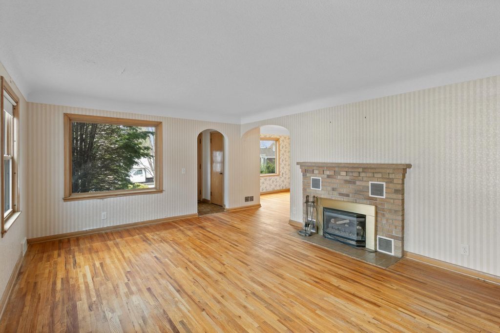 Photo of 3273 Drew Avenue N, Robbinsdale, MN 55422 (MLS # 7046118)