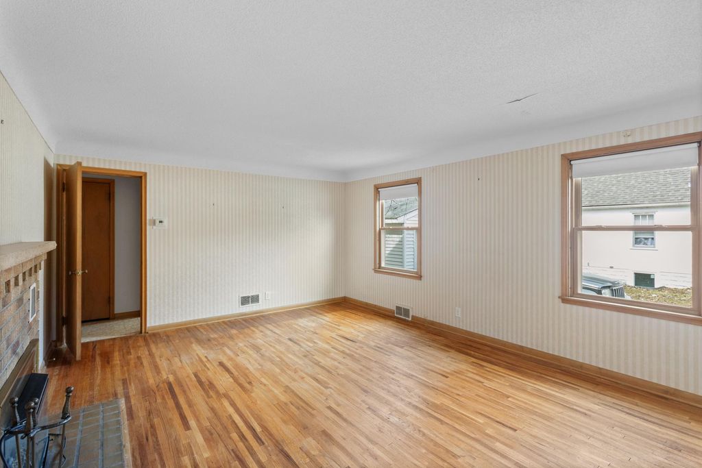 Photo of 3273 Drew Avenue N, Robbinsdale, MN 55422 (MLS # 7046118)