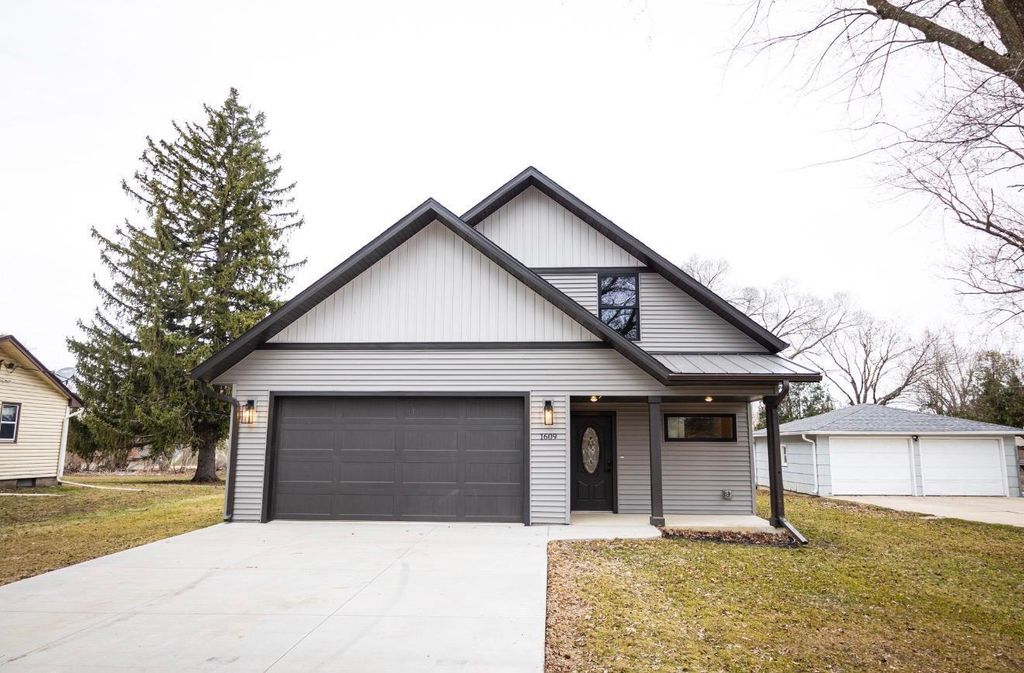 Photo of 1609 25th Street SE, Rochester, MN 55904 (MLS # 7044133)