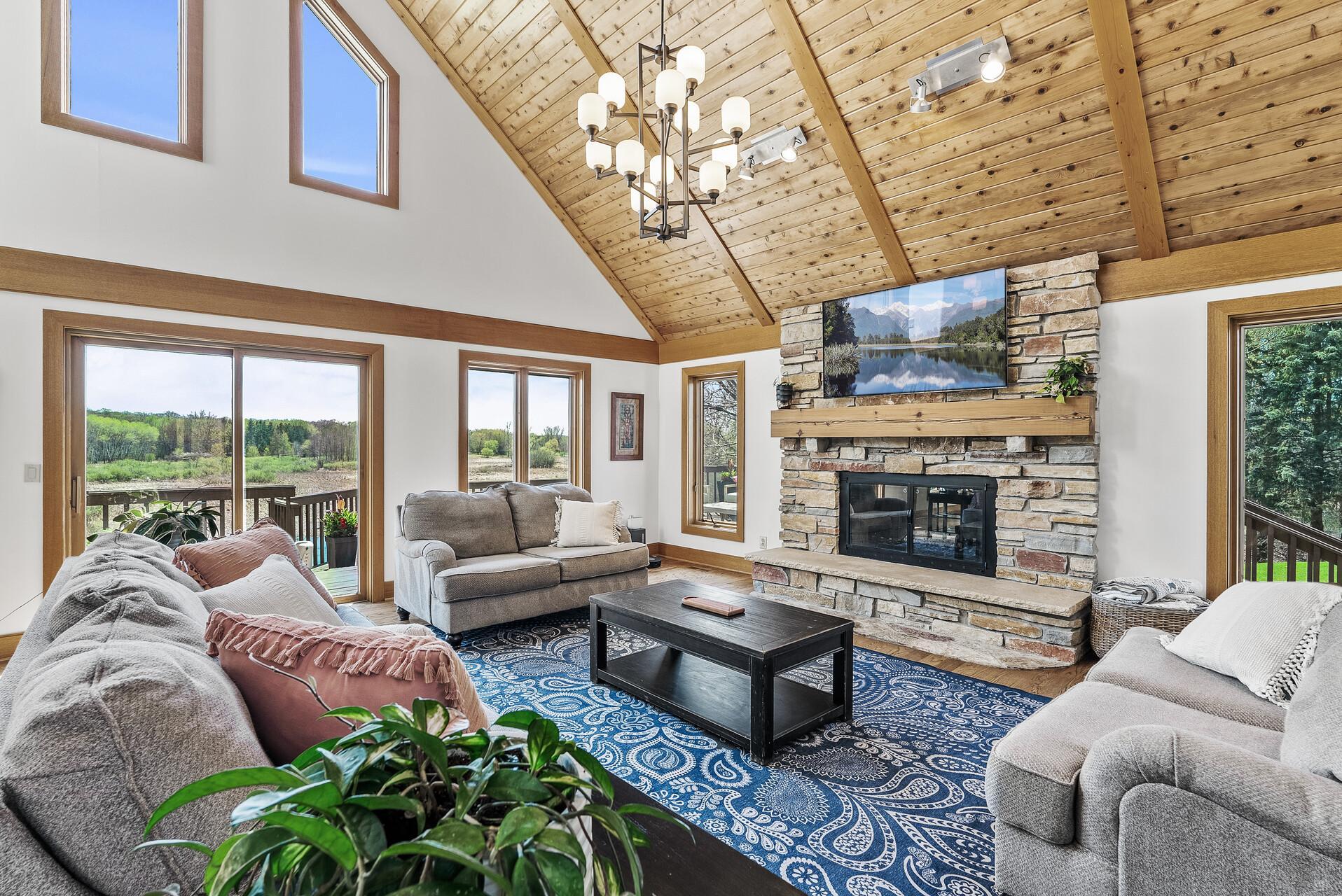 2318 Tamarack Drive