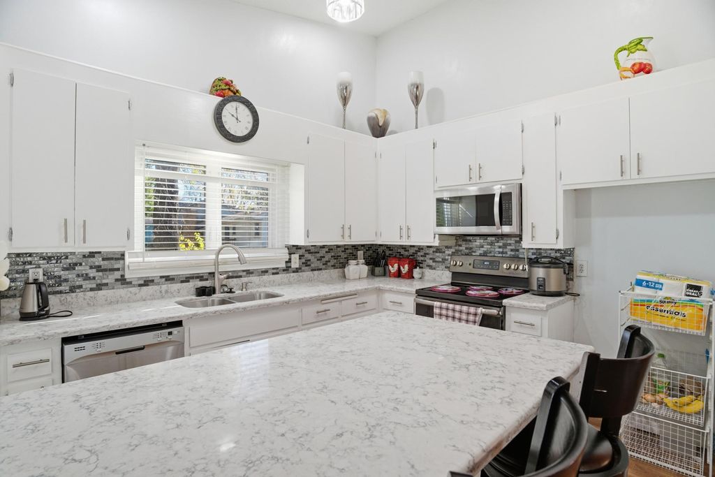 Photo of 5900 Hillsboro Avenue N, New Hope, MN 55428 (MLS # 6823514)