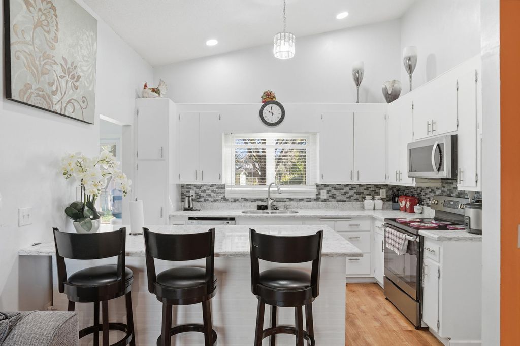 Photo of 5900 Hillsboro Avenue N, New Hope, MN 55428 (MLS # 6823514)