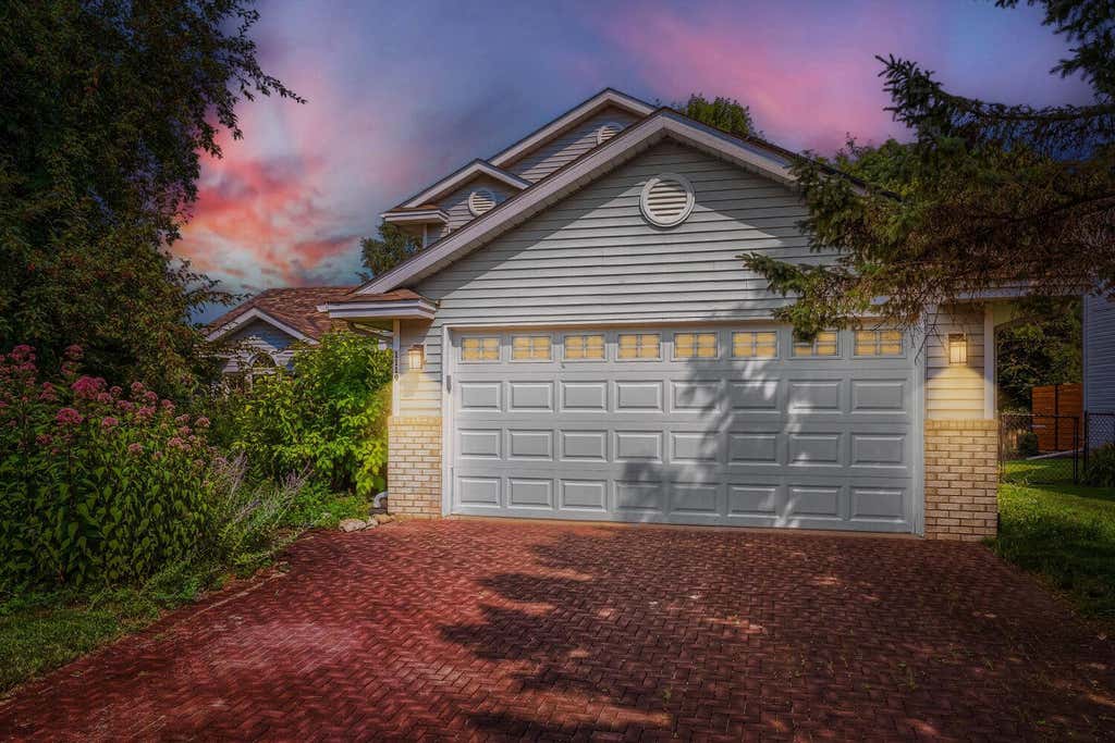 Photo of 1119 Bonnieview Drive, Woodbury, MN 55129 (MLS # 7129087)
