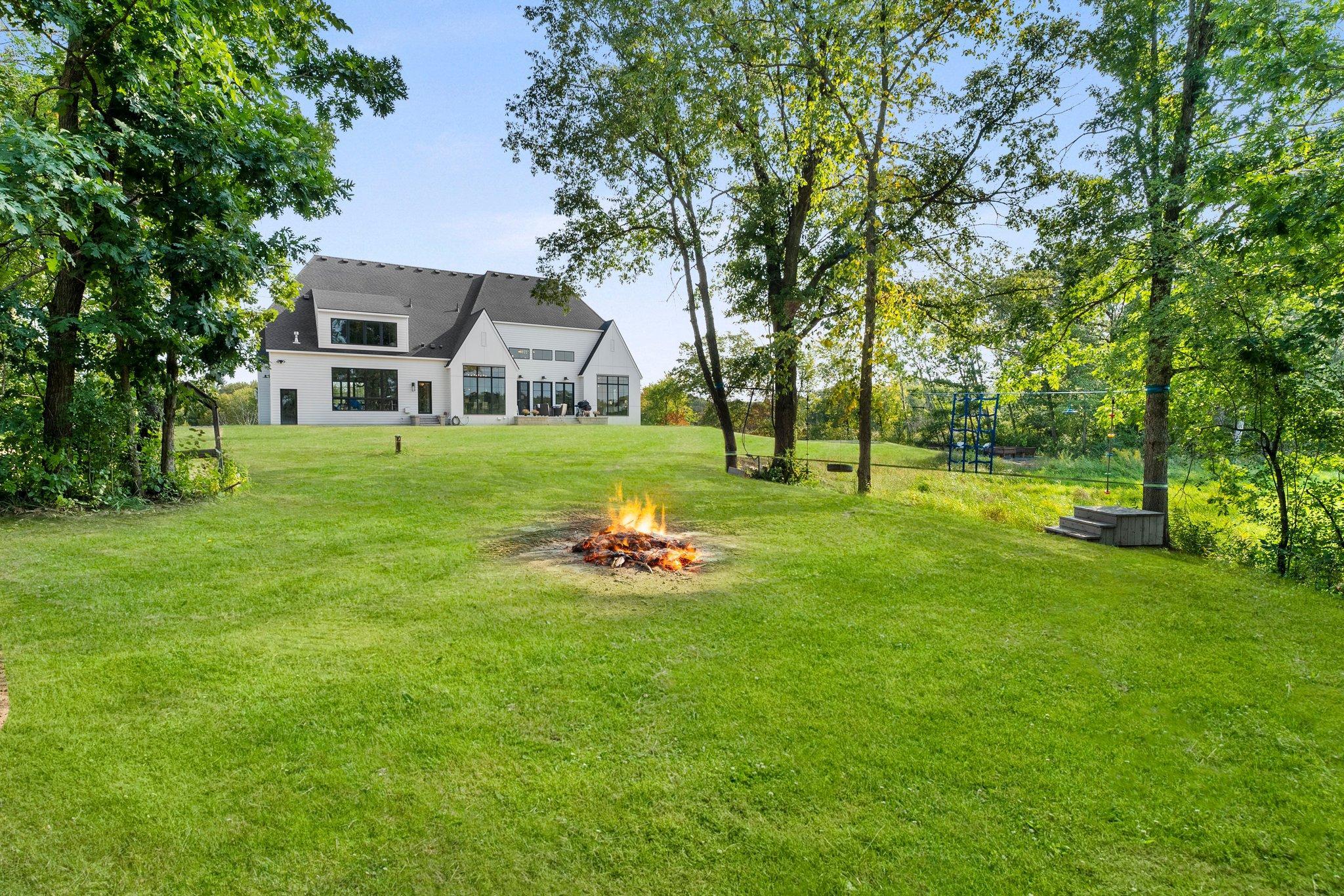 21236 Crescent Curve