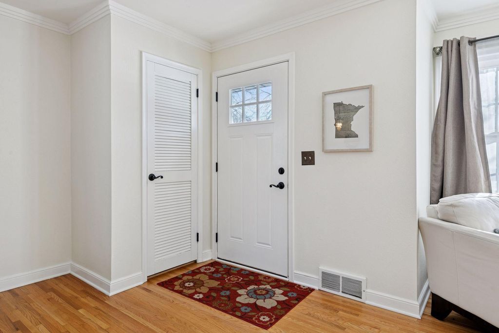 Photo of 1717 Yorkshire Avenue, Saint Paul, MN 55116 (MLS # 7004981)