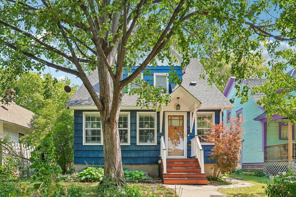 Photo of 876 18th Avenue SE, Minneapolis, MN 55414 (MLS # 7114932)