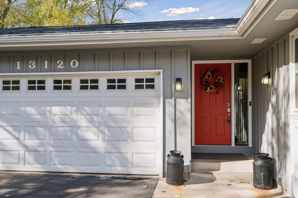 Photo of 13120 Thomas Avenue S, Burnsville, MN 55337 (MLS # 7160533)