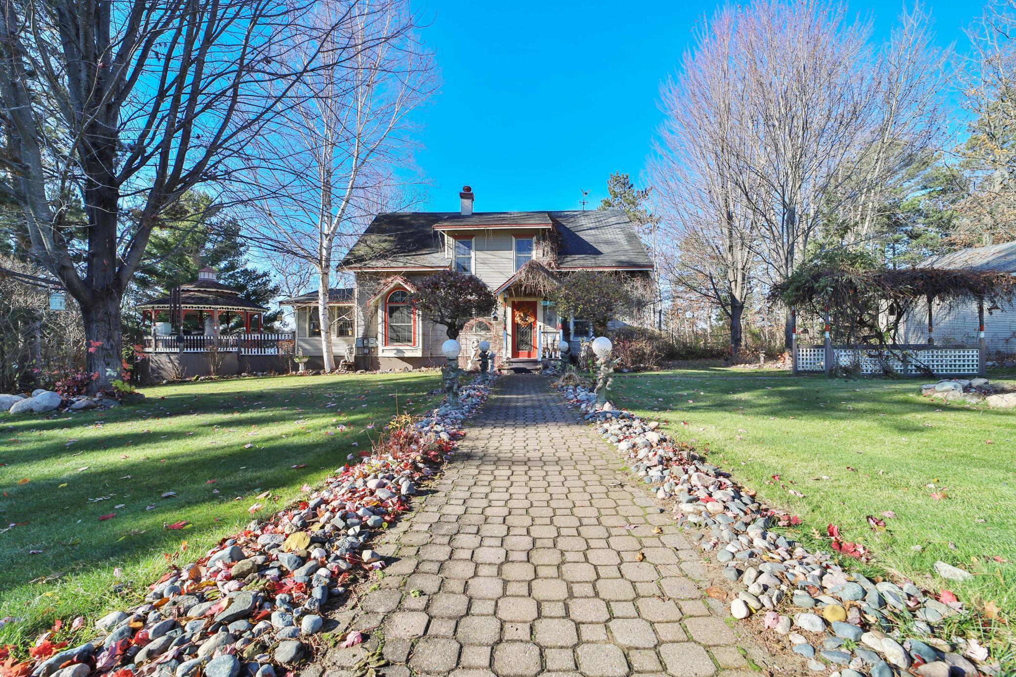 1635 & 1627 E Ponto Lake Road NW