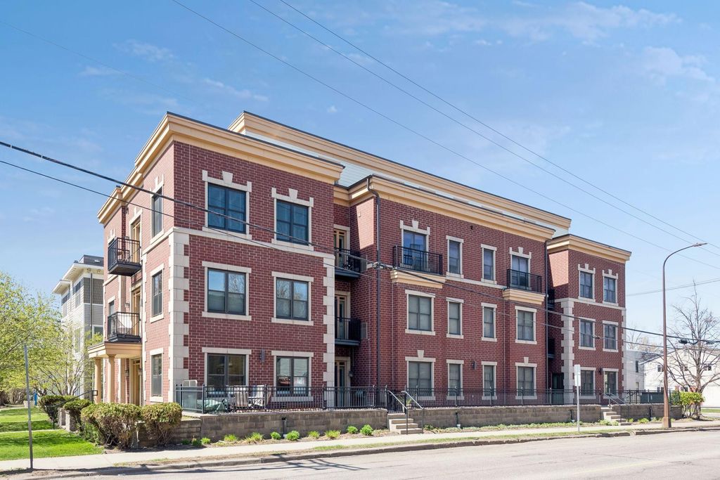 Photo of 625 Dayton Avenue #4, Saint Paul, MN 55104 (MLS # 7043230)