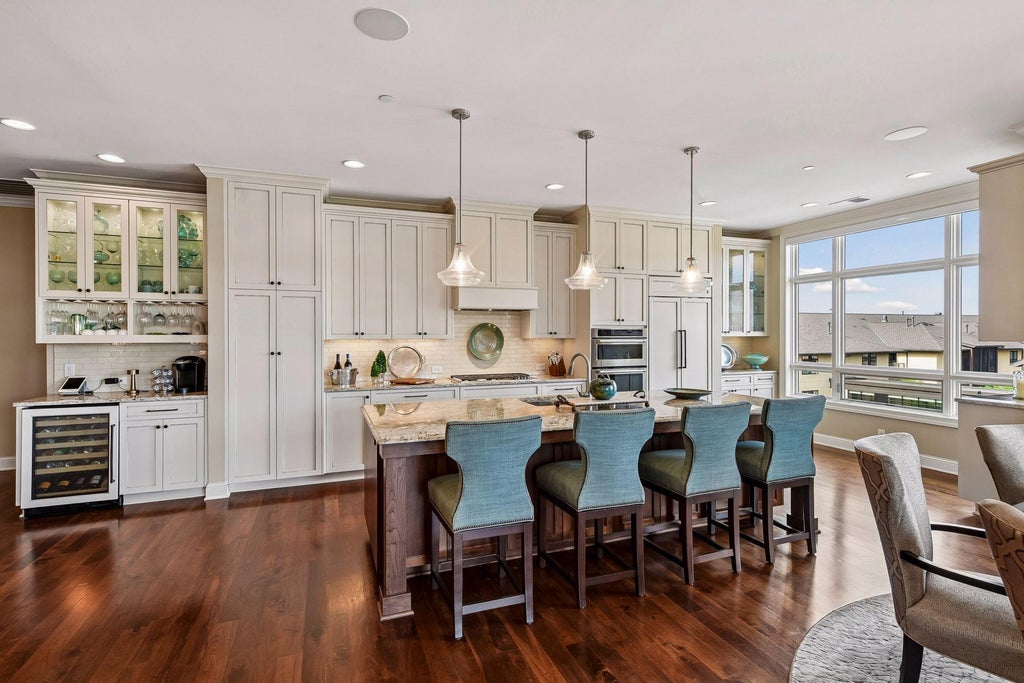 Photo of 875 Lake Street N #401, Wayzata, MN 55391 (MLS # 7138371)