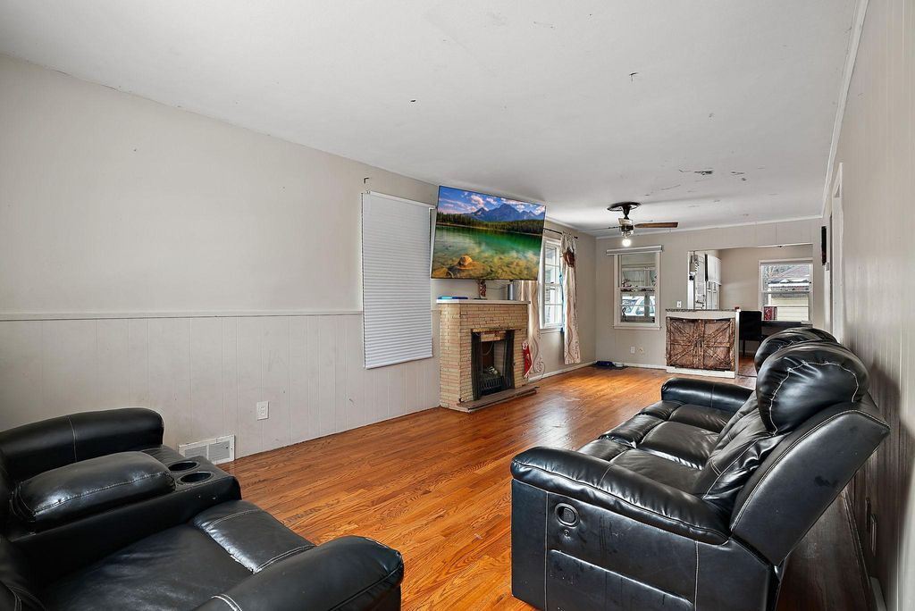 Photo of 639 14th Avenue N, South Saint Paul, MN 55075 (MLS # 7020628)