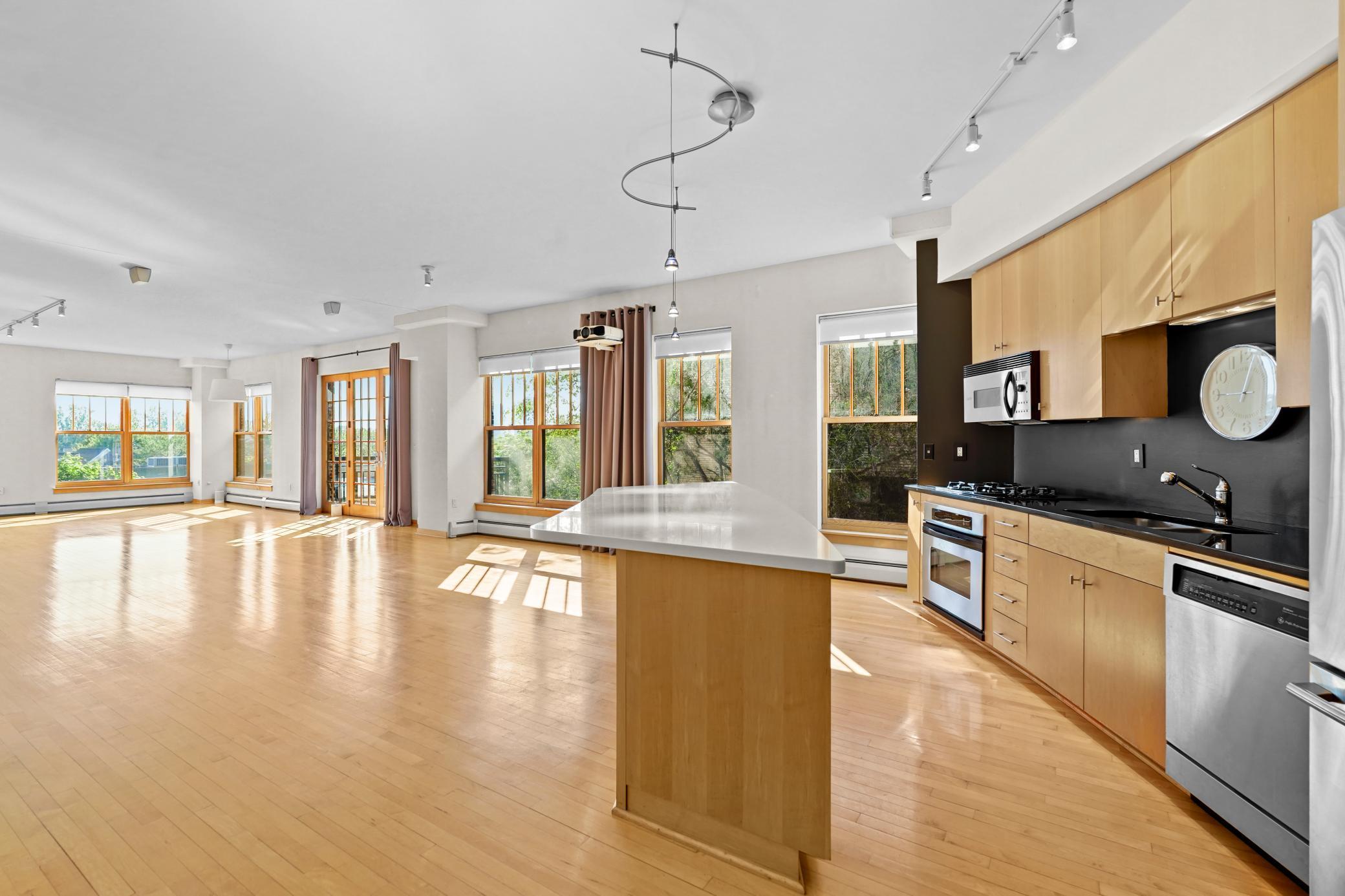 408 1st Street N 403