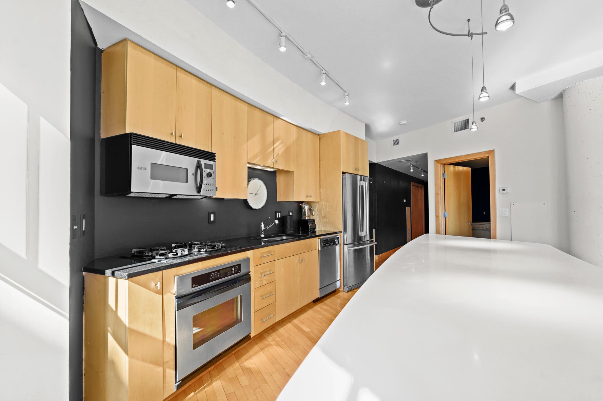 408 1st Street N 403