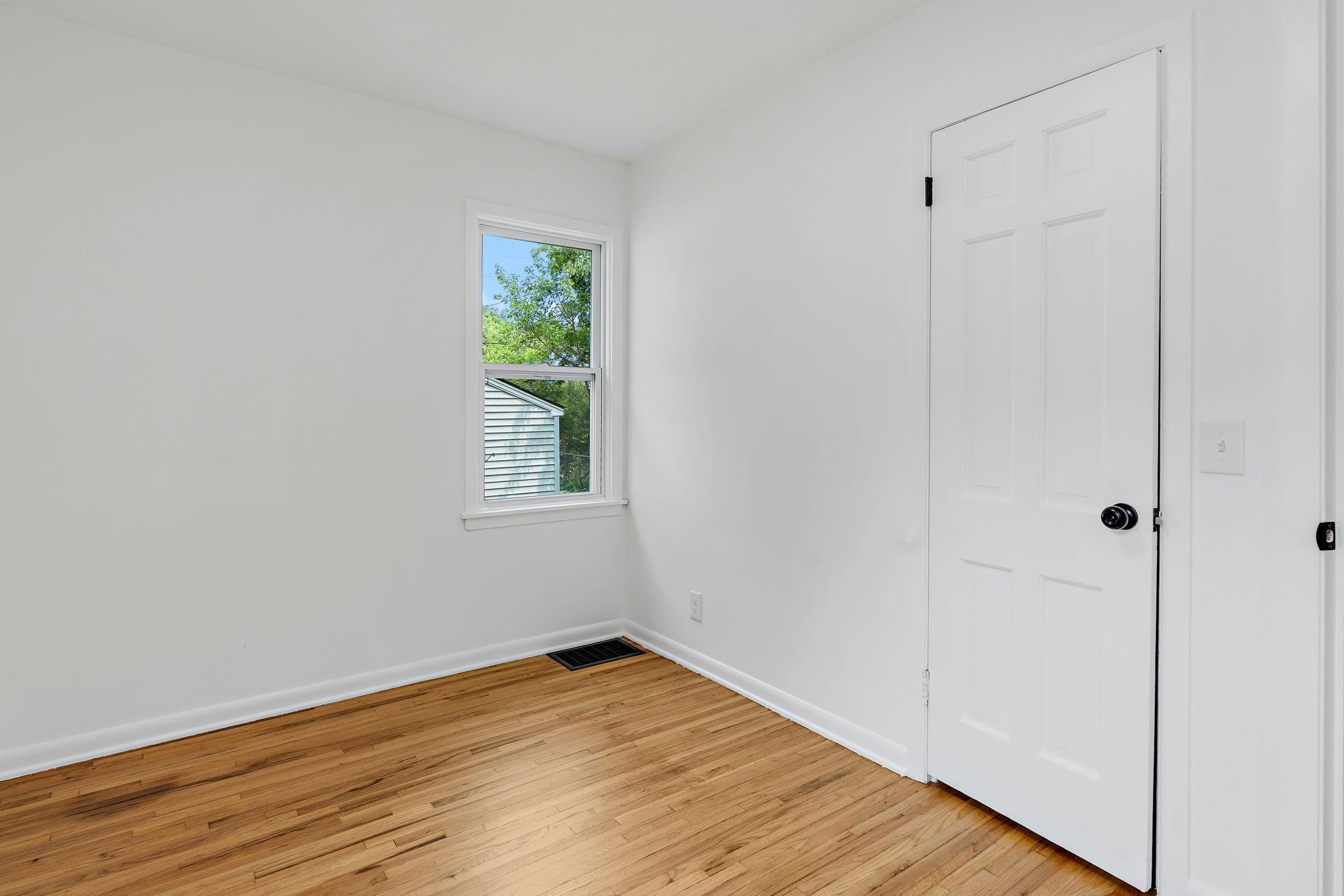 549 Annapolis Street E