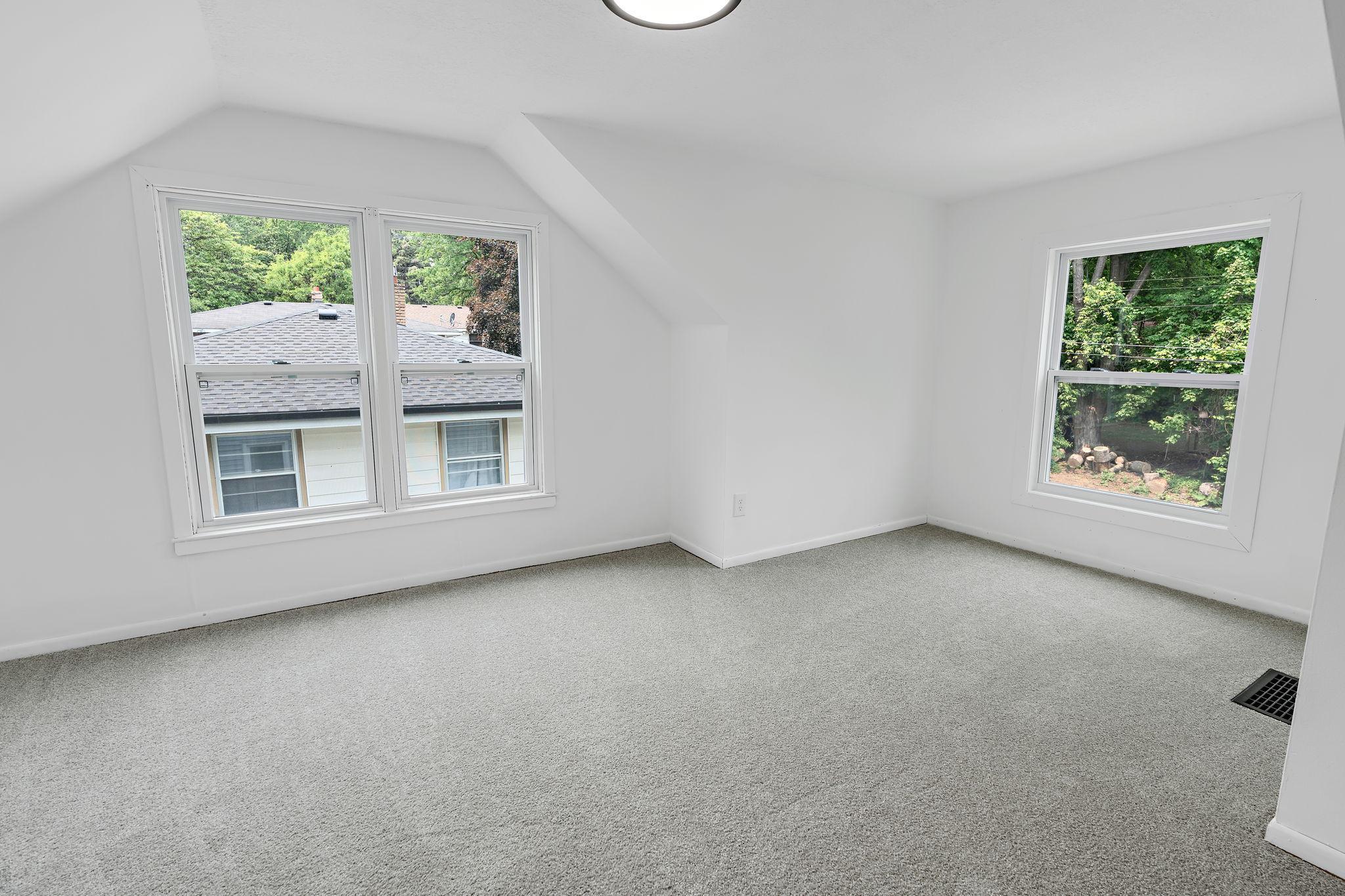 549 Annapolis Street E