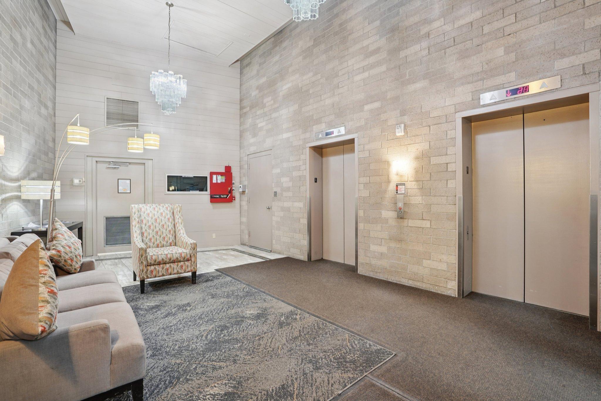 66 9th Street E 1307