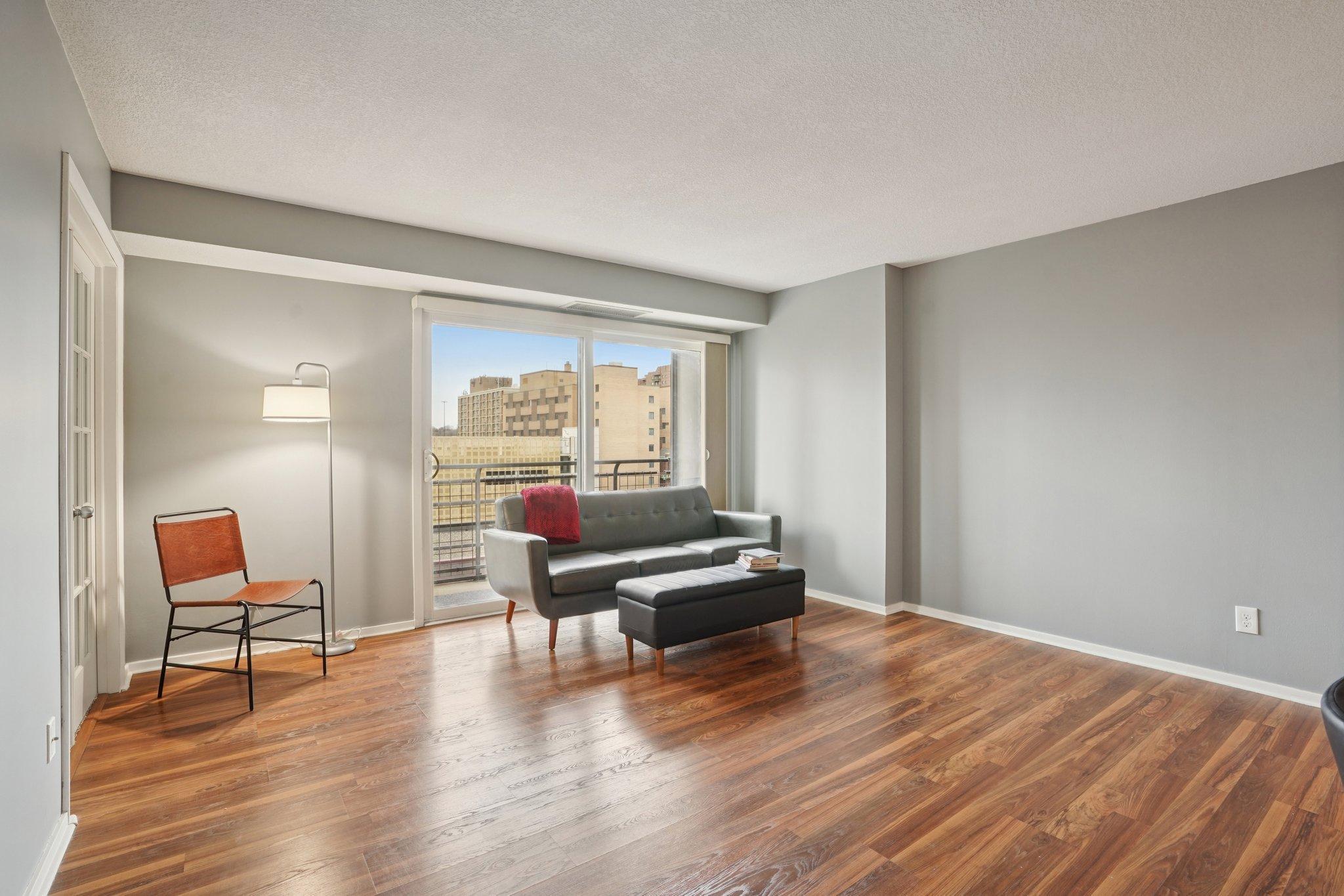 66 9th Street E 1307