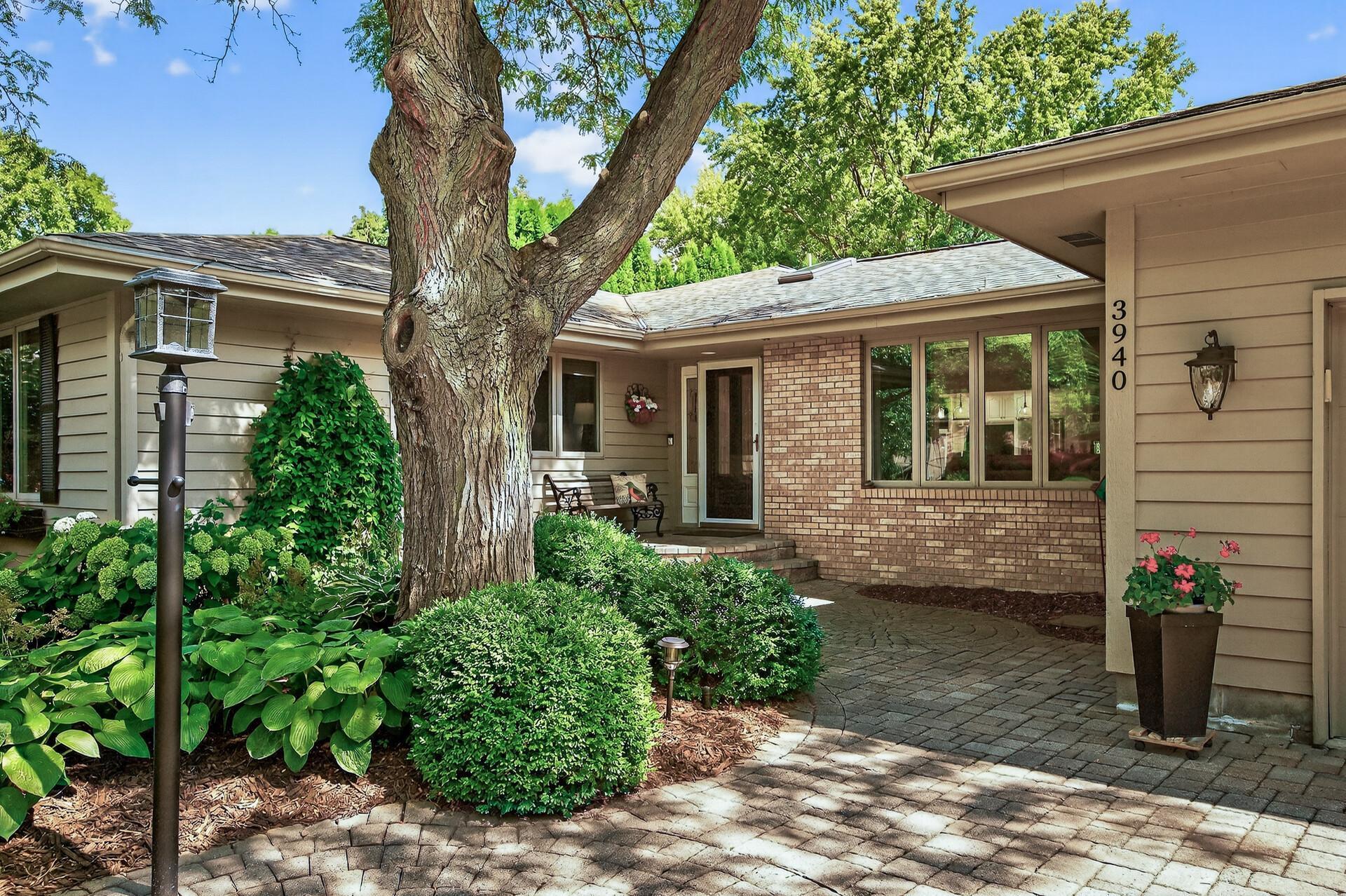 3940 Yorktown Lane N