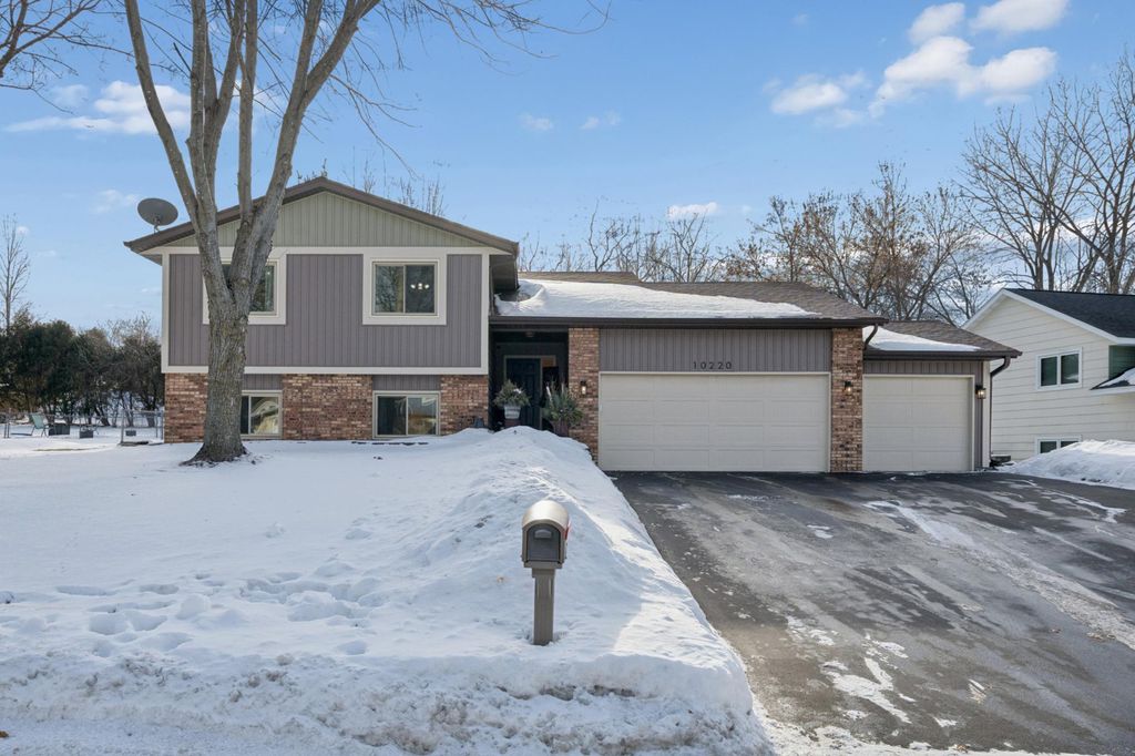 Photo of 10220 Upper 178th Street W, Lakeville, MN 55044 (MLS # 6826716)