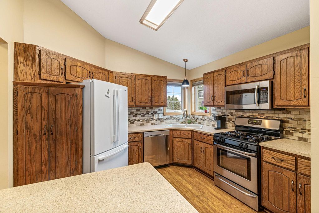 Photo of 1237 Hilo Avenue N, Oakdale, MN 55128 (MLS # 7029473)