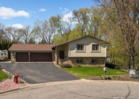 Photo of 900 Garrison Court, Burnsville, MN 55337 (MLS # 7048433)