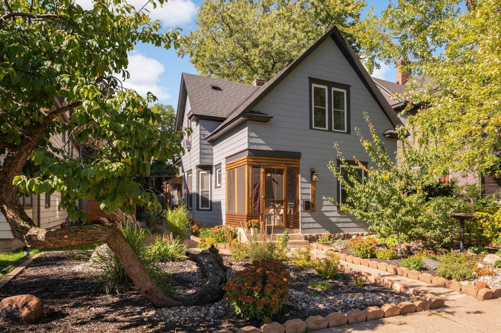 Photo of 1518 Madison Street NE, Minneapolis, MN 55413 (MLS # 6805089)