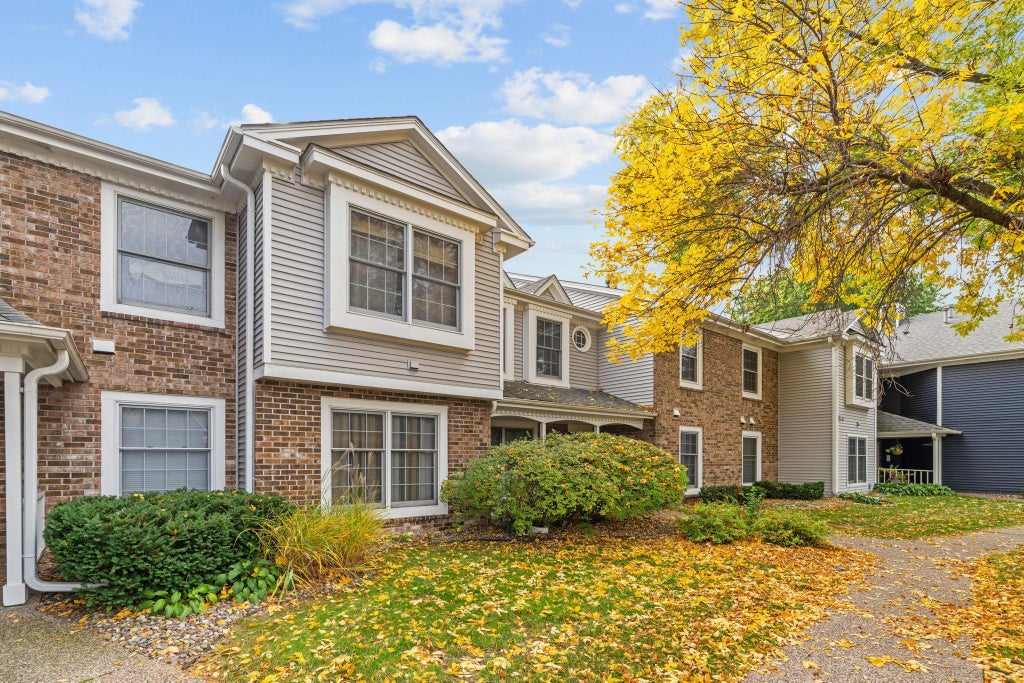 Photo of 10932 Quebec Avenue S, Bloomington, MN 55438 (MLS # 7155402)