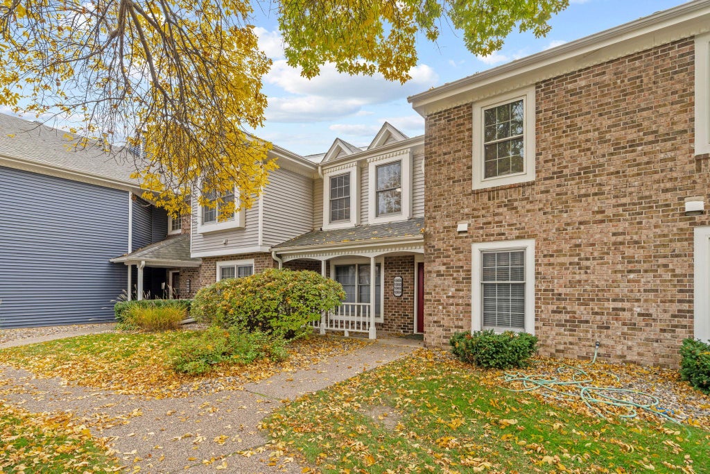 Photo of 10932 Quebec Avenue S, Bloomington, MN 55438 (MLS # 7155402)
