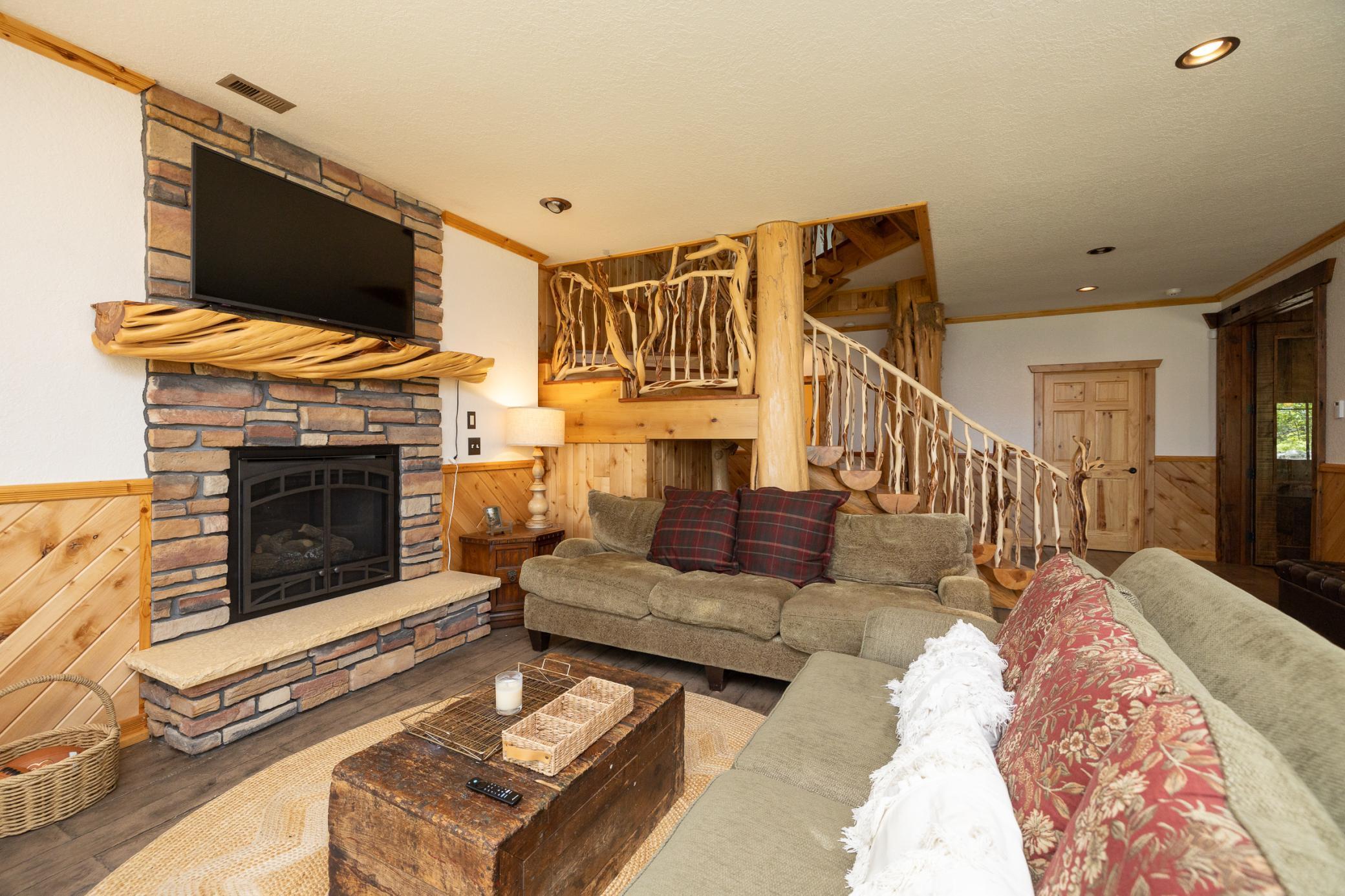 Hayward, Wisconsin, 54843, United States, 4 Bedrooms Bedrooms, ,4 BathroomsBathrooms,Residential,Active,1868126