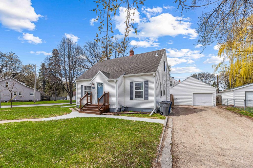 Photo of 601 11th Street N, Moorhead, MN 56560 (MLS # 7070003)