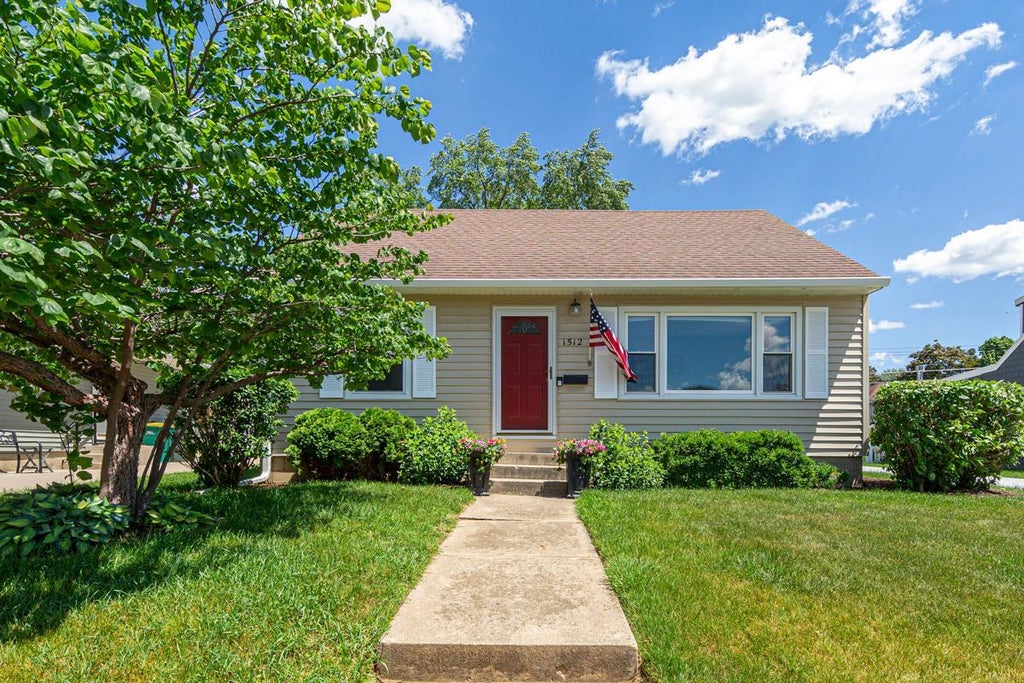 Photo of 1512 10th Avenue NE, Rochester, MN 55906 (MLS # 7092469)