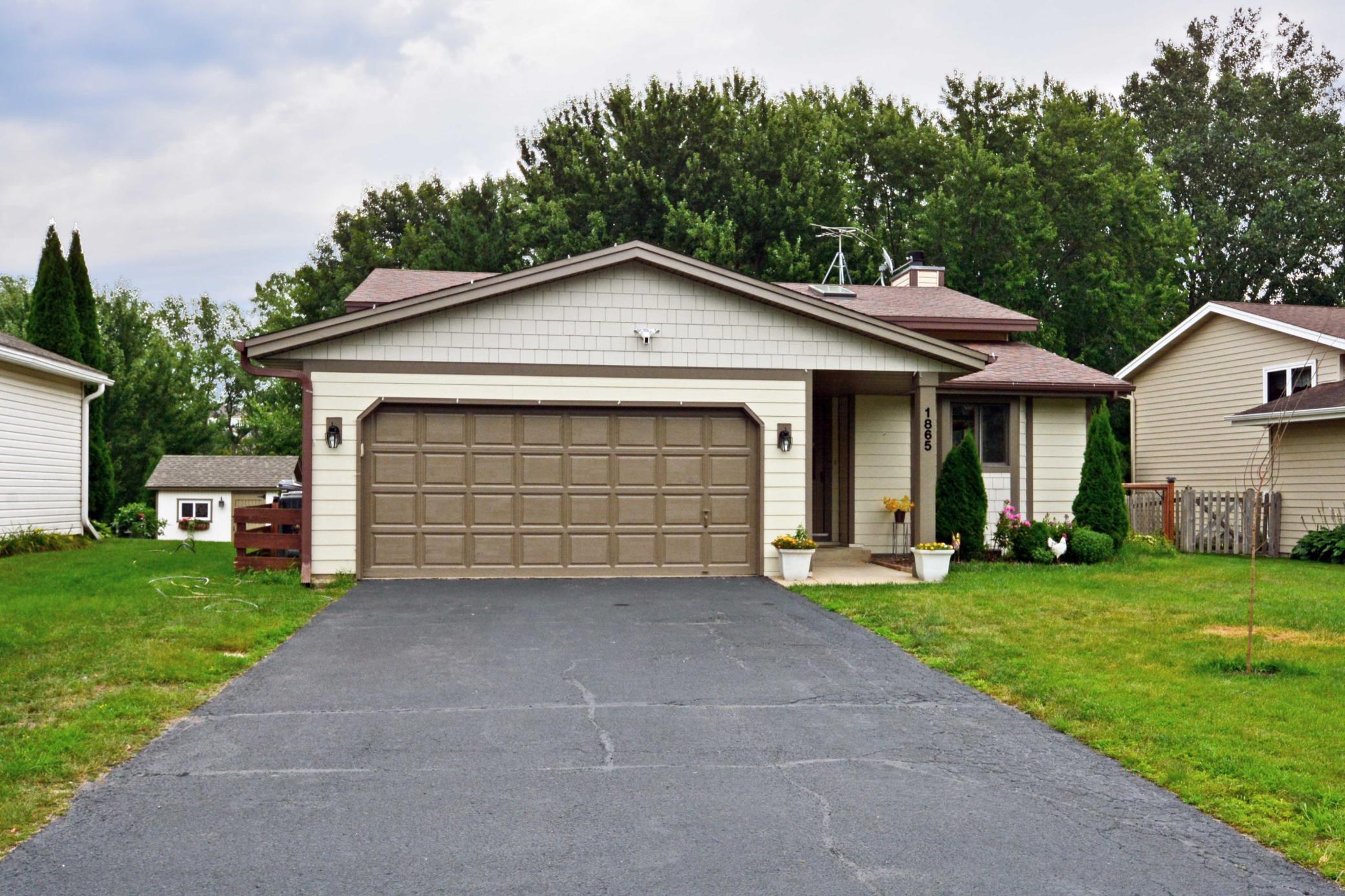 1865 Deer Hills Trail