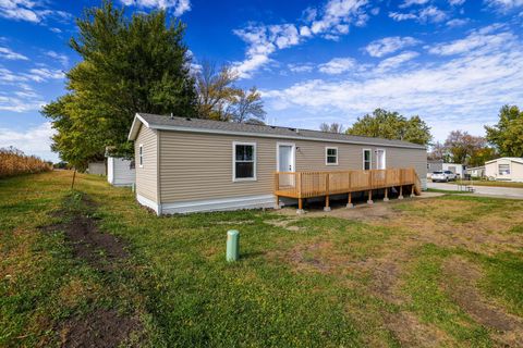 Photo of 378 Hillcrest Circle, Clarks Grove, MN 56016 (MLS # 6802141)