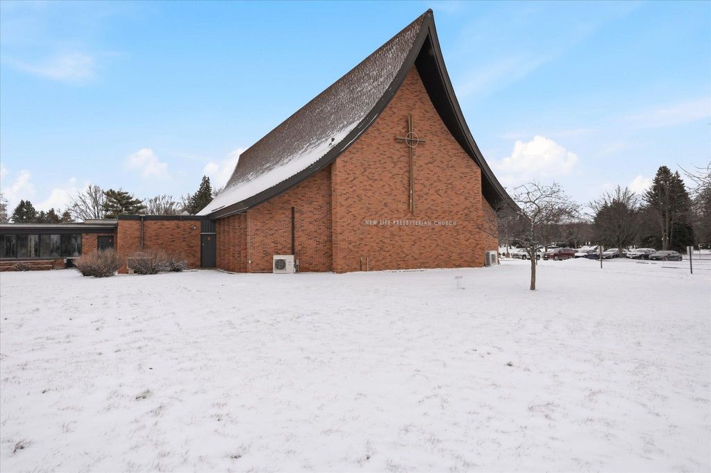 Photo of 965 Larpenteur Avenue W, Roseville, MN 55113 (MLS # 7034910)