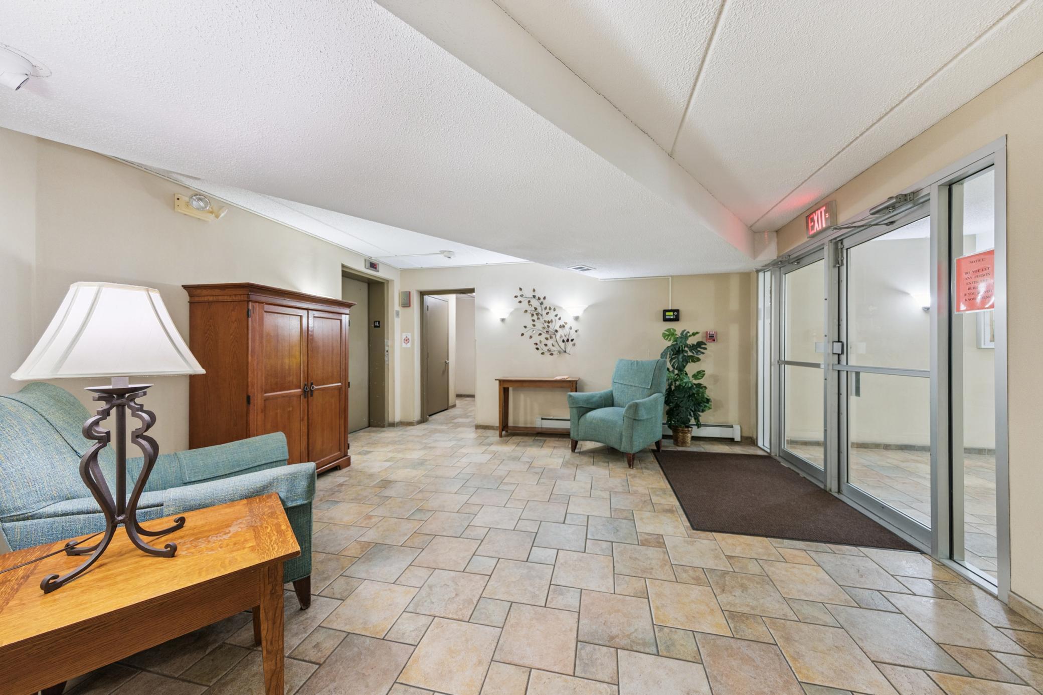 135 Viking Drive E 206